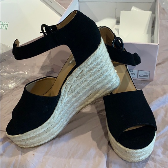 Soda wedges. Size 9. Style Fabia-s - Picture 4 of 4